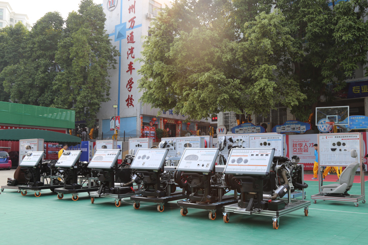 新购奔驰，宝马实训台架