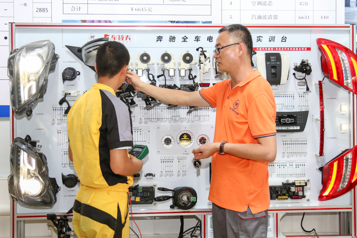 奔驰-检测诊断仪使用实训